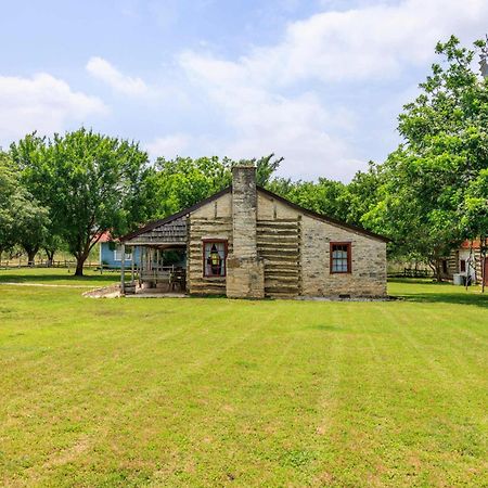 Pioneer Log Cabin Villa Fredericksburg Exterior photo