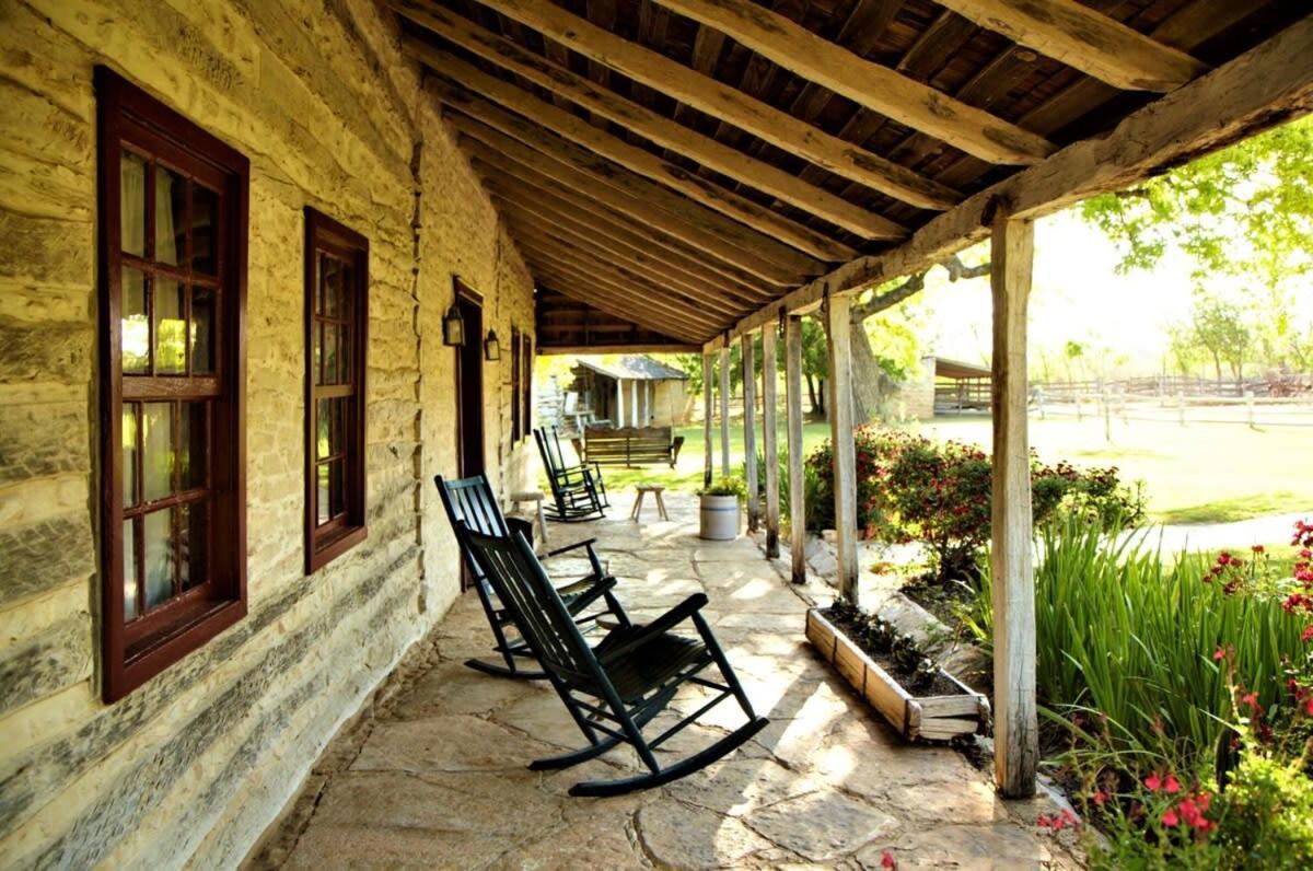 Pioneer Log Cabin Villa Fredericksburg Exterior photo