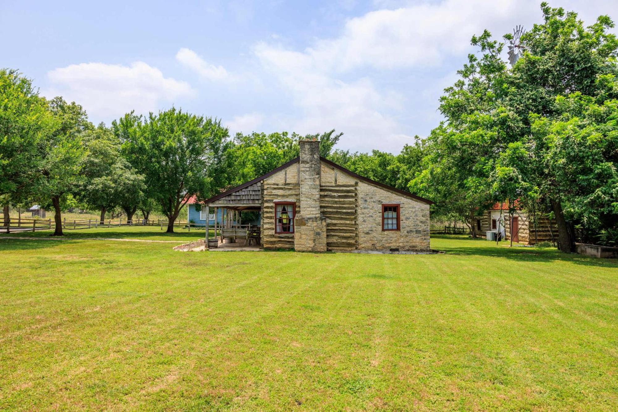 Pioneer Log Cabin Villa Fredericksburg Exterior photo