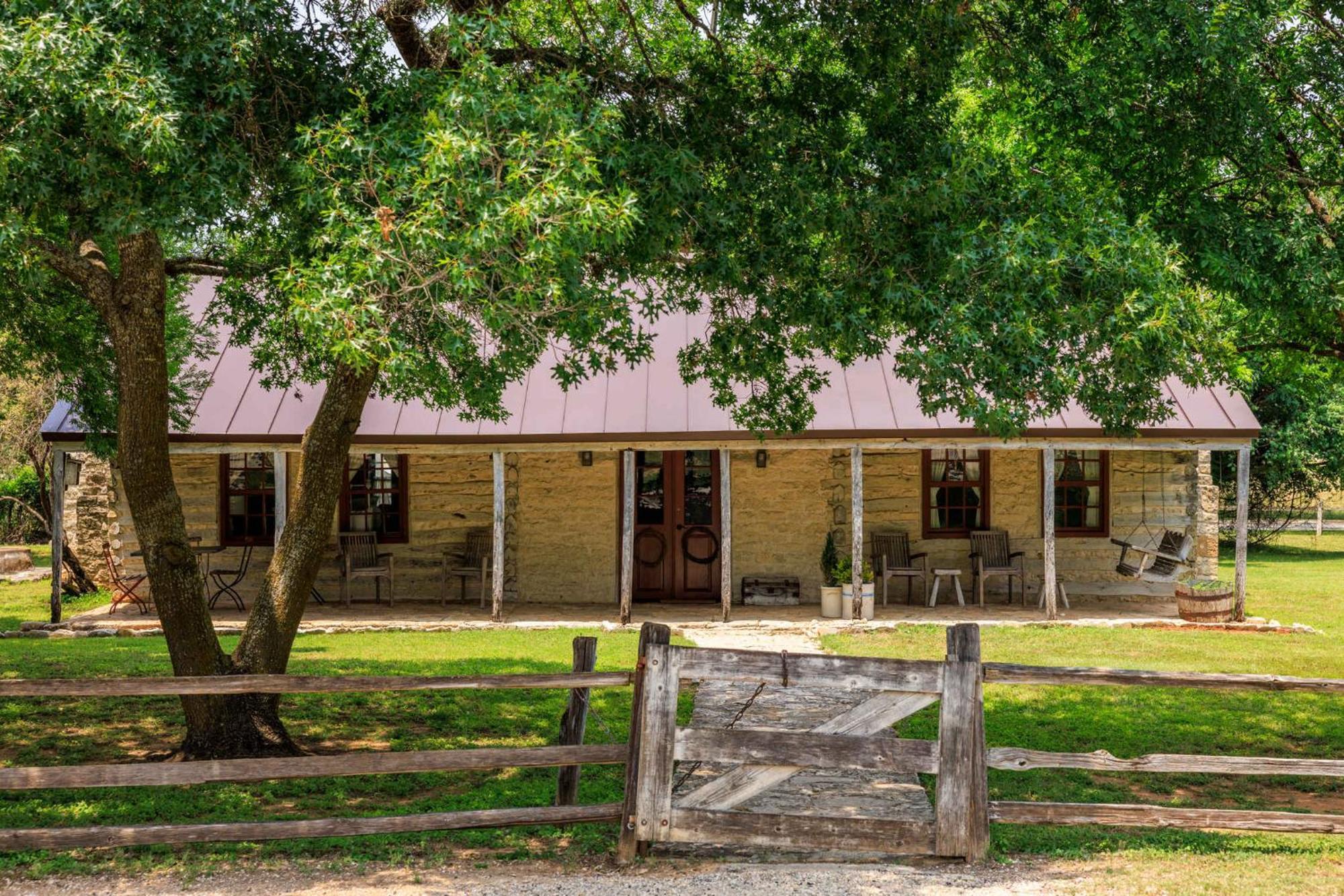 Pioneer Log Cabin Villa Fredericksburg Exterior photo