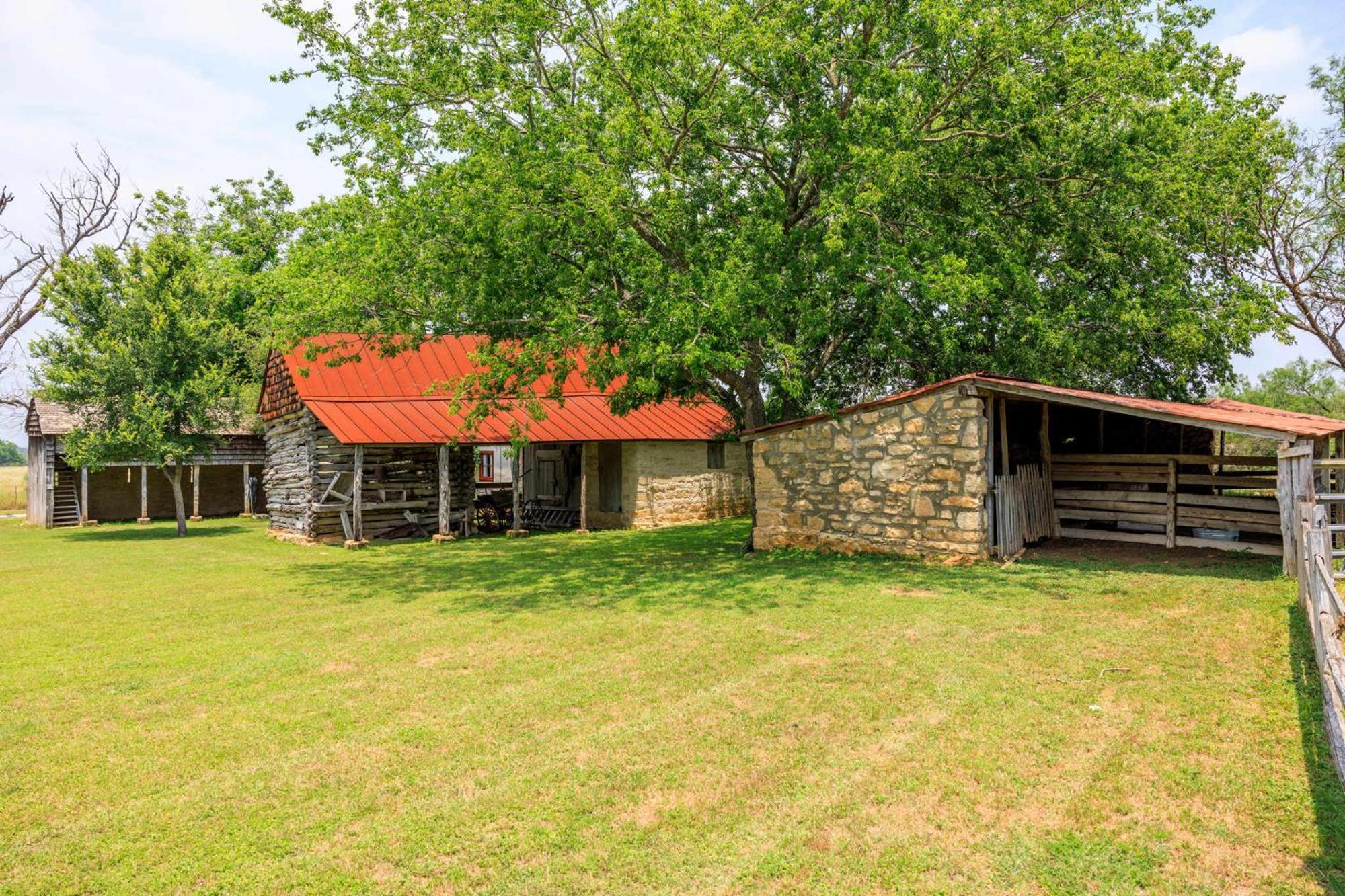 Pioneer Log Cabin Villa Fredericksburg Exterior photo